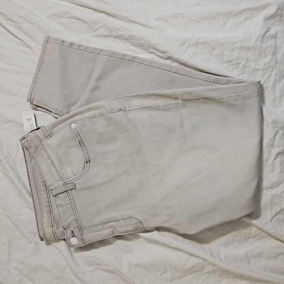 Old Navy Rockstar skinny jeans - Picture 2 of 3